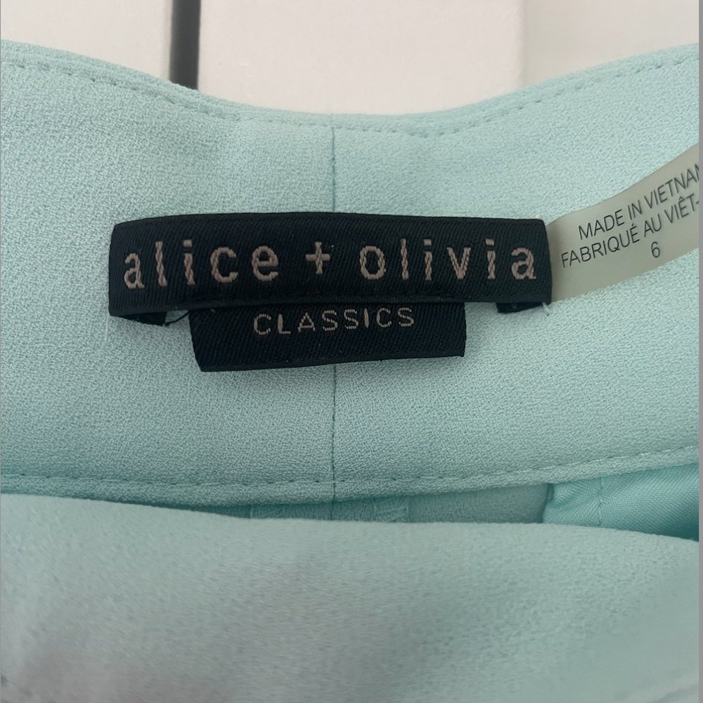 Alice + Olivia Dylan Wide Leg Pants - Light Blue (Julep) - Size 6 - Picture 10 of 11